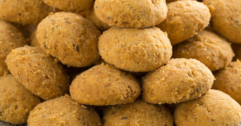 Moroccan Ghoriba Cookie: A Moroccan Cookie with Almonds and Sesame