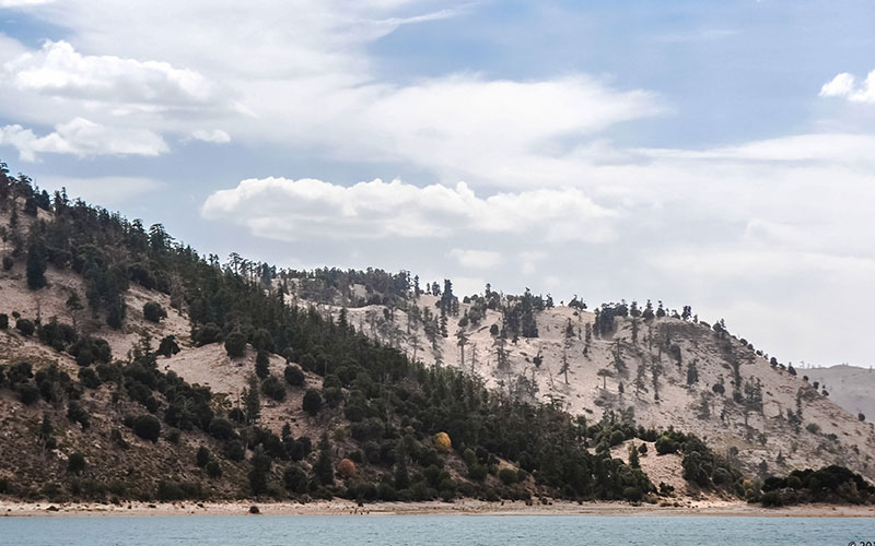 Aguelmame Sidi Ali lake (Le lac d'Aguelmame Sidi Ali lake)